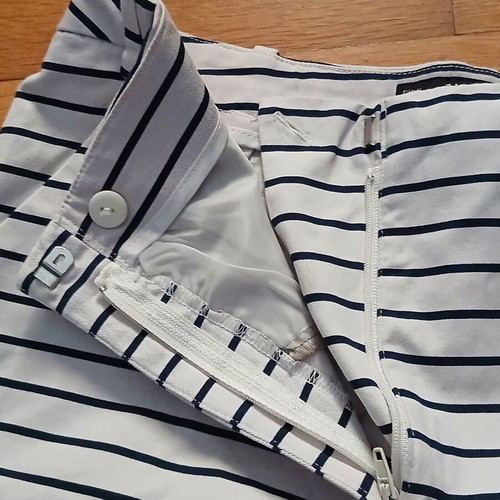 Zara Stripes High Waist Shorts Medium Size like new, white and blue