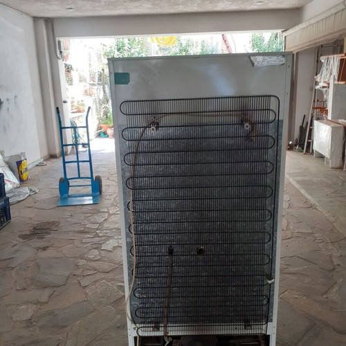 Kelvinator refrigerator freezer used, ideal for outdoor spaces