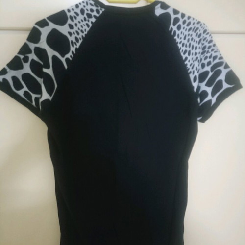No shame short-sleeve shirt like new, black and white sleeve design size L