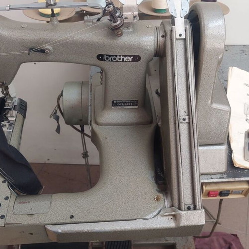 Double-needle shirt sewing machine used, very good condition after service