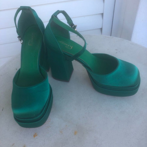 Women's satin green shoes like new, size 40