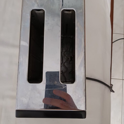 Toaster used, functional, old metal model