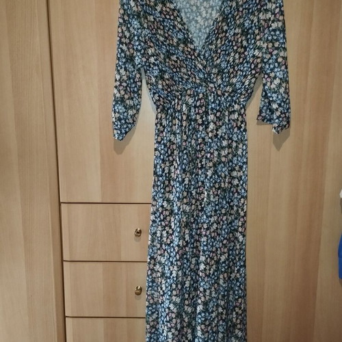 Long floral dress like new, pleated and lined, size M