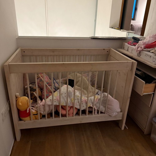 Baby crib and changing table with drawer like new, wooden Lifetime