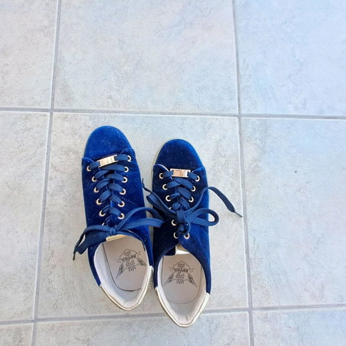 Sneakers used, size 37, blue with velvet texture and gold details