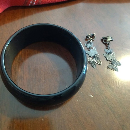 Jewelry set black wide bracelet and butterfly clip-on earrings like new
