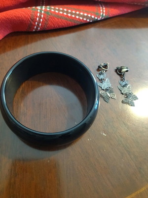 Jewelry set black wide bracelet and butterfly clip-on earrings like new