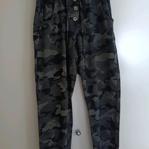 Camouflage pants like new, size M-L