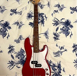 Squier mini Precision Bass Torino Red - ΔΩΡΟ θήκη, καλώδιο και κουρδιστήρι