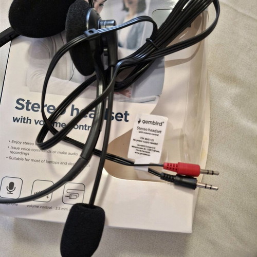 Headphones new wired
