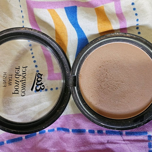 Etos compact powder like new, shade tested only