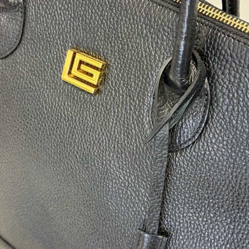 Guy Laroche black leather handbag like new