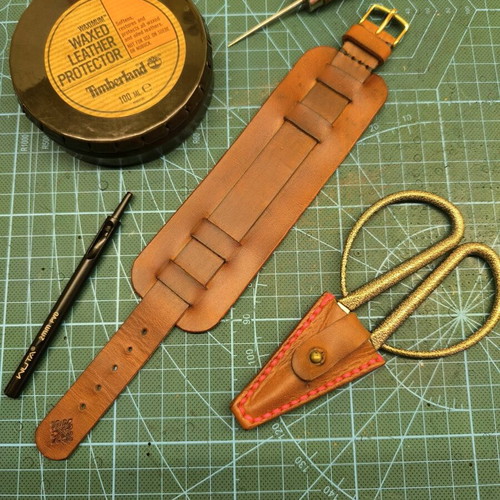 Handmade leather watch strap with integrated cuff for Citizen Bullhead