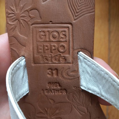 Gioseppo Kids sandals white leather like new size 31