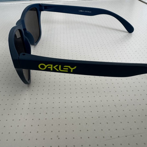 Oakley Kids Sunglasses Like New Blue for Teen