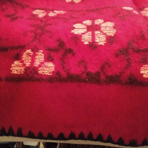 Traditional handmade woolen double loom blanket like new, burgundy