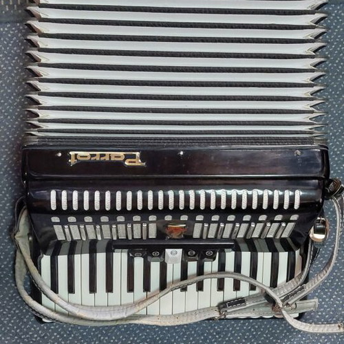 Parrot accordion