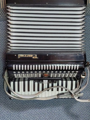 Parrot accordion