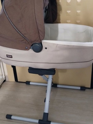 Inglesina baby bassinet like new with extra base and mattress