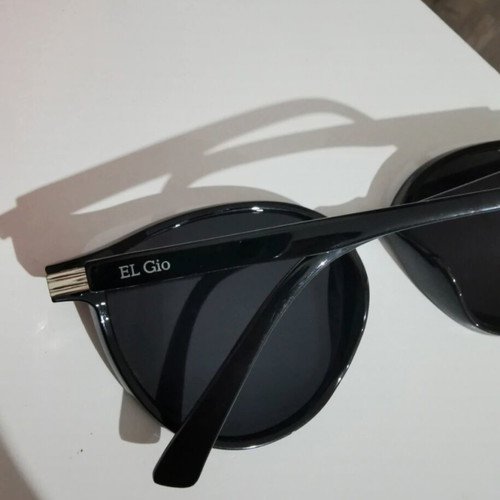 Mati Mati round sunglasses like new, black