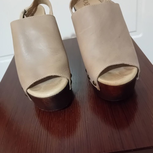 Carmela Footwear women's leather high-heeled sandals used, size 39, beige