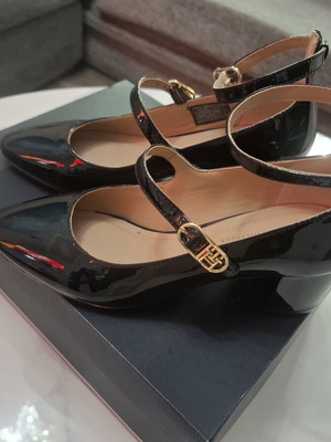 Tommy Hilfiger Mary Janes patent leather shoes, size 36