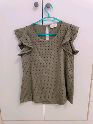 Khaki sleeveless blouse like new with special sleeves, size S