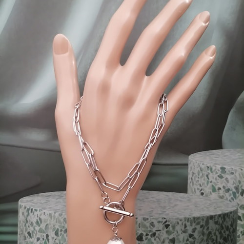 Statement steel necklace with pearl in paperclip style