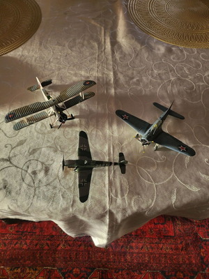 Metal airplanes like new, pack of 3 pieces