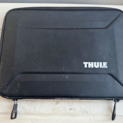 Thule Gauntlet Laptop Tablet Hard Case 13" used, black padded zip