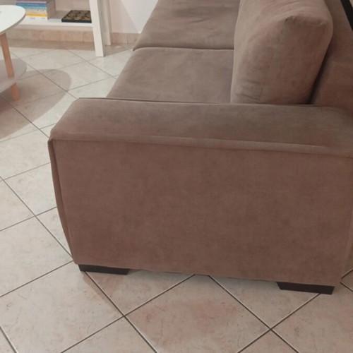 Three-seater sofa new, cigar color