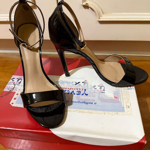 Nak black patent leather high-heeled sandals like new, size 38