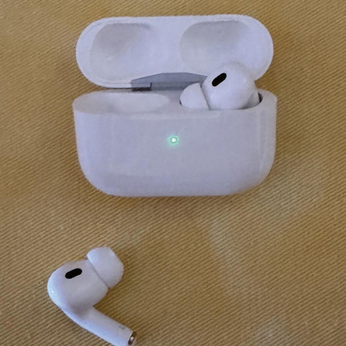 Apple AirPods Pro 2nd Generation with MagSafe Charging Case Type-C new
