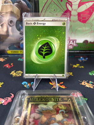 Pokemon card Grass energy 151 holographic double swirl mint/nm condition