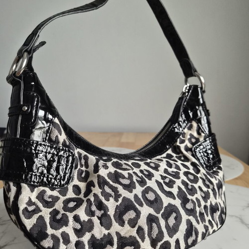 Guess Vintage Y2K Baguette Shoulder Bag like new, black and white
