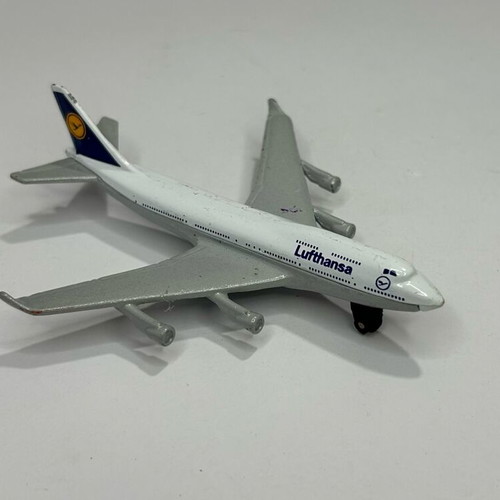 Matchbox 1988 Skybusters Boeing 747-400 Lufthansa used