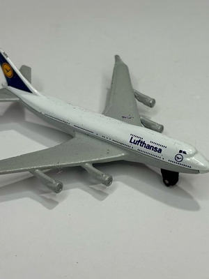 Matchbox 1988 Skybusters Boeing 747-400 Lufthansa used