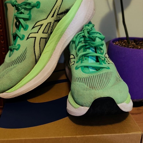 Asics Glideride Max 2 running shoes size 44 like new, white and green
