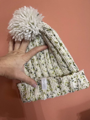 Burton knit hat like new, white with green details