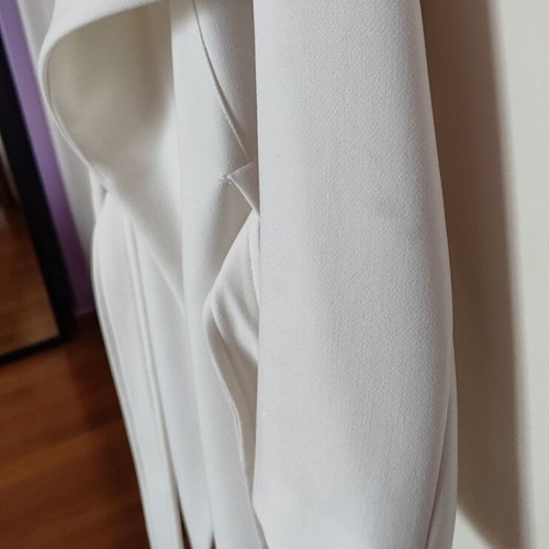 Lynne white mid-length coat like new, size 38, special collar