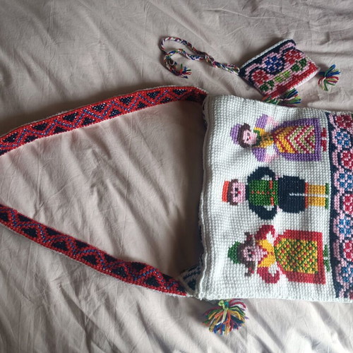 Handmade shoulder bag like new with embroidery and colorful wallet