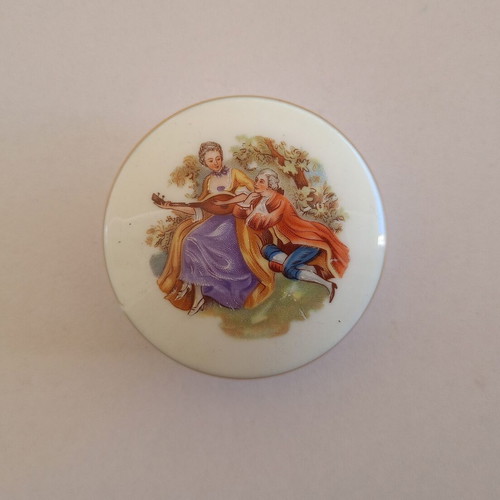 German, porcelain, round favor (KAISER, W. GERMANY).