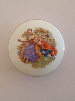 German, porcelain, round favor (KAISER, W. GERMANY).