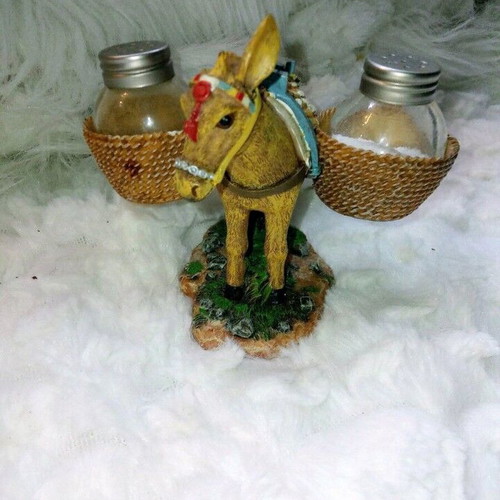 Handmade donkey salt and pepper shaker like new, vintage