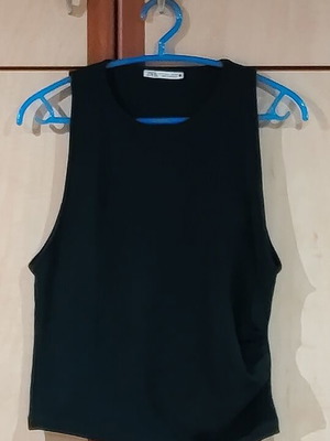 Zara sleeveless black top size L like new