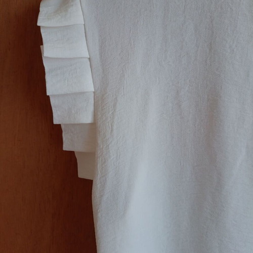 White summer mini dress with ruffles on sleeves size M like new