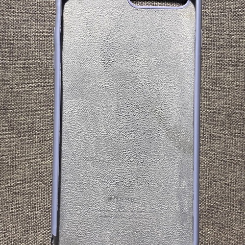 iPhone 8 Plus case used with broken plastic at bottom