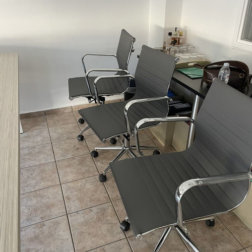 Conference table with 6 visitor chairs like new