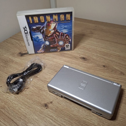 Nintendo DS Lite Silver like new with USB charging cable and game