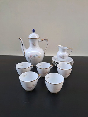Bavaria tea set like new with jug, creamer, and 5 cups
